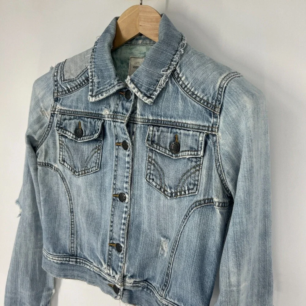 Roxy Crop Jean Jacket Womens Size M Blue Cotton Denim Distressed‎ Light Vtg Wash